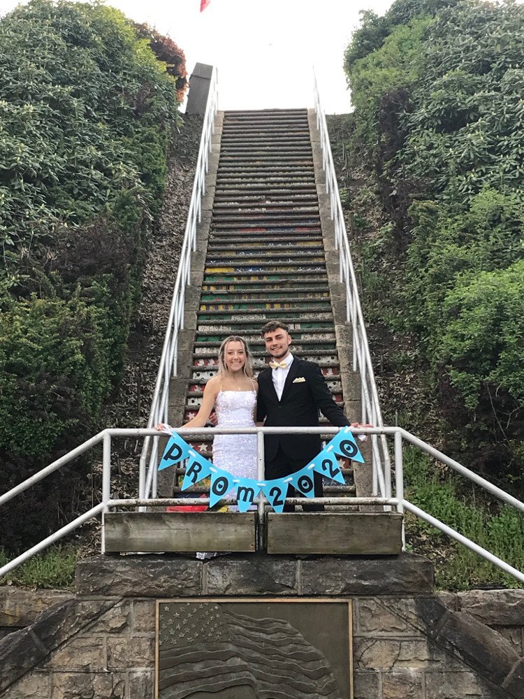 Stredná škola v USA - graduation prom