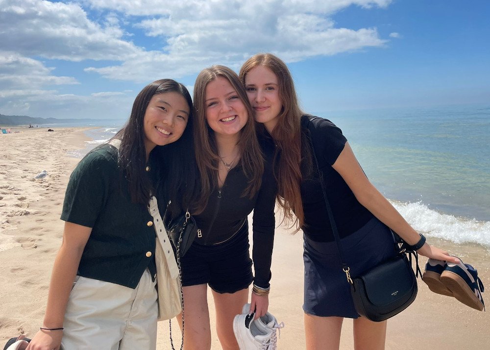 Emma s kamarátkami z USA