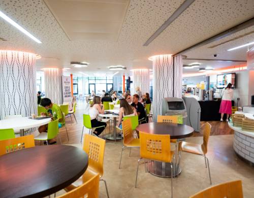 Embassy Brighton (13 – 17 rokov)