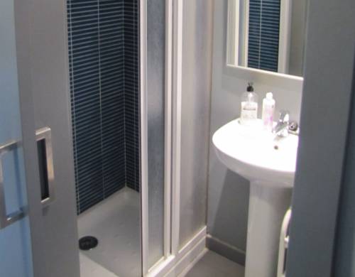 Embassy Madrid (11 – 17 rokov)